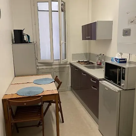 Grand F1 Au Centre-ville De Daire *